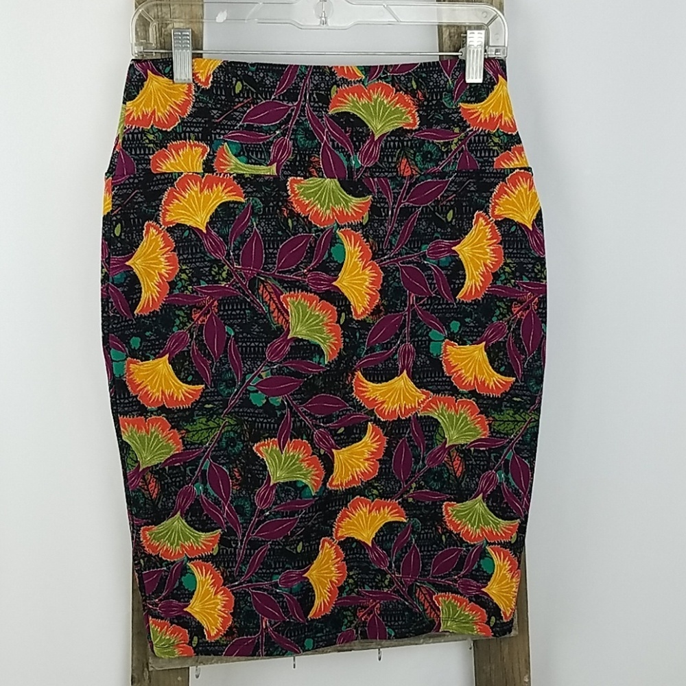 Lularoe Cassie women M pencil skirt below‎ knee
